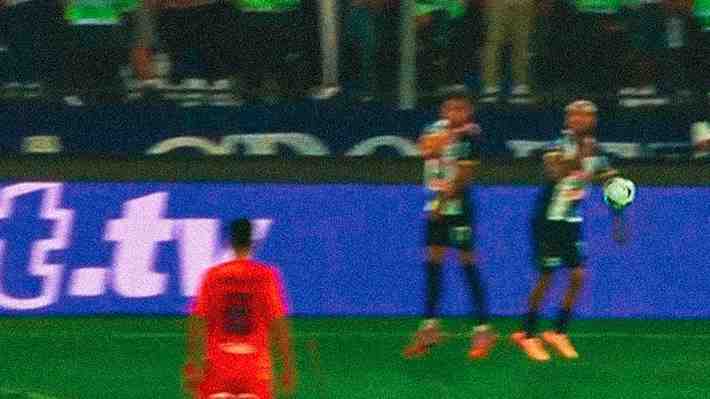 Revisa las polémicas jugadas que todos los jugadores de la U reclamaron como penal ante Alianza por la Copa Sudamericana
