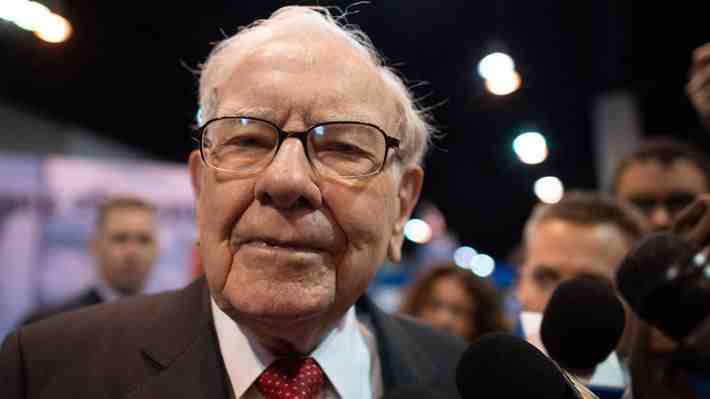 Warren Buffett vende toda su participación en BYD y acciones de la gigante china se hunden
