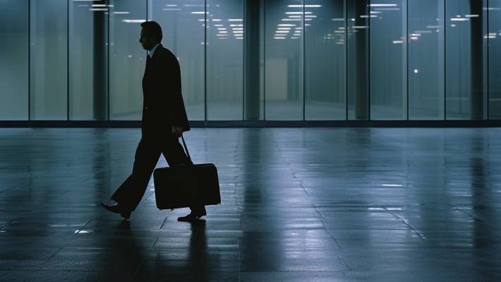 ¿Tienes el síndrome de colaborador invisible? Los riesgos de trabajar mucho y destacar poco