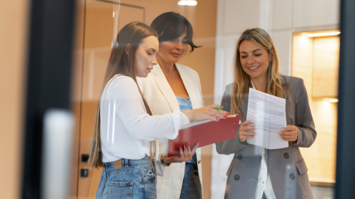 ¿Ambiente laboral o mejor salario? Estos son los factores que buscan los trabajadores chilenos en su empleador