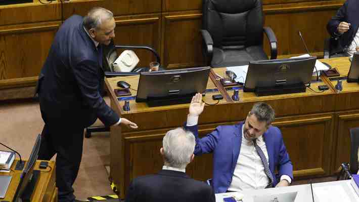 Video | "Corrupto": El fuerte entrevero entre los socialistas Manouchehri y Espinoza en medio de AC contra Ulloa