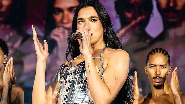 Video: Dua Lipa hace un cover de "Tu falta de querer" de Mon Laferte en el primero de sus conciertos en el Estadio Nacional