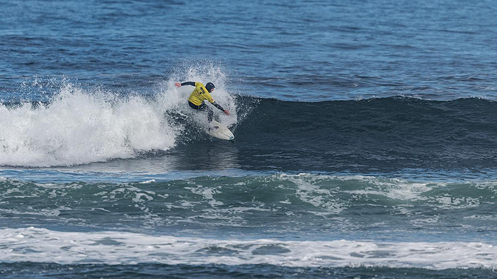 Campeonato escolar de surf se realizó en la playa de Matanzas