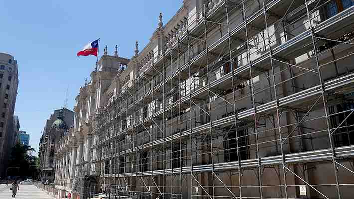 Municipalidad de Santiago ordena la "paralización inmediata" de obras en La Moneda por no contar con permisos
