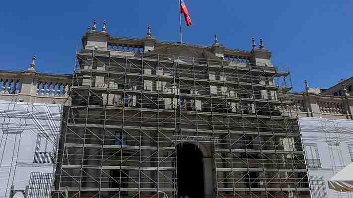 Fundada en 1985 y con $18.600 millones en contratos públicos desde 2018: La empresa a cargo de obras en La Moneda