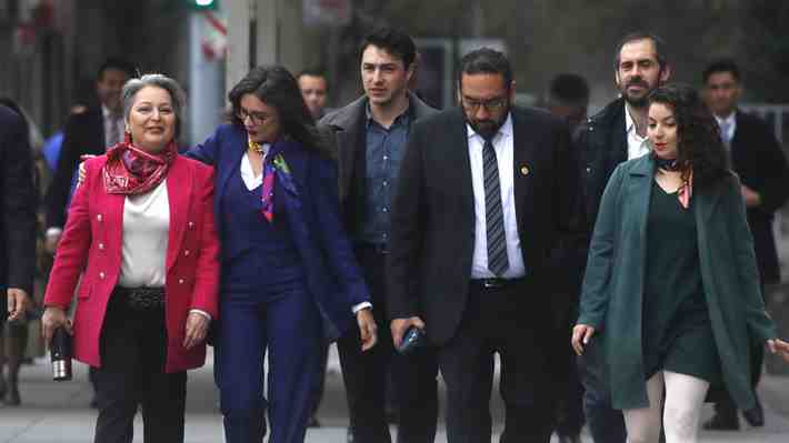 "El Gobierno no tiene nada que hacer en segunda vuelta": Voces de SD objetan arribo de ministros a campaña de Jara