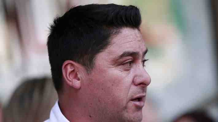 Ex jugador Manuel Neira sufre robo de su vehículo en local de comida en Colina: Fue amenazado con armas