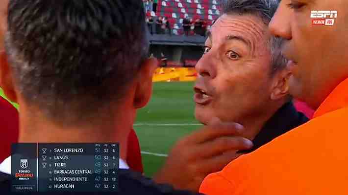 "Te voy a romper todo": El fuerte cruce del Frank Kudelka, ex DT de la U, con el árbitro en el duelo de Huracán con Barracas