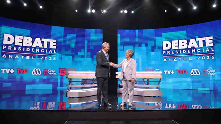 Kast mejora en último debate tras débil presentación anterior y Jara mantiene estilo vehemente