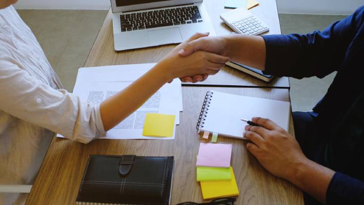 Un trabajador que renuncia no es una traición: Expertos detallan claves para la recontratación de talento