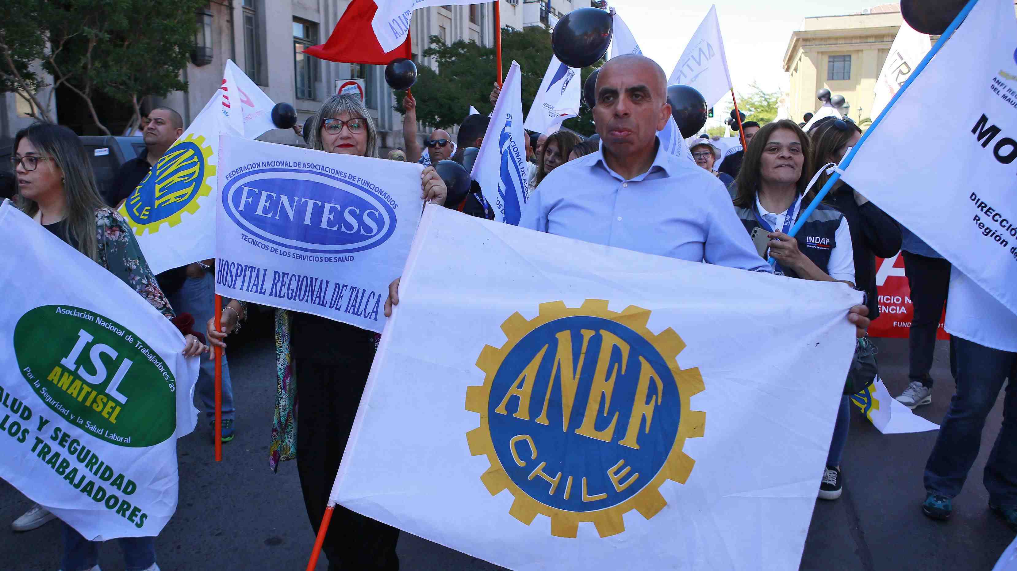 El intenso debate que abrió el apoyo de trabajadores públicos a Jara y su llamado a "movilizarse"