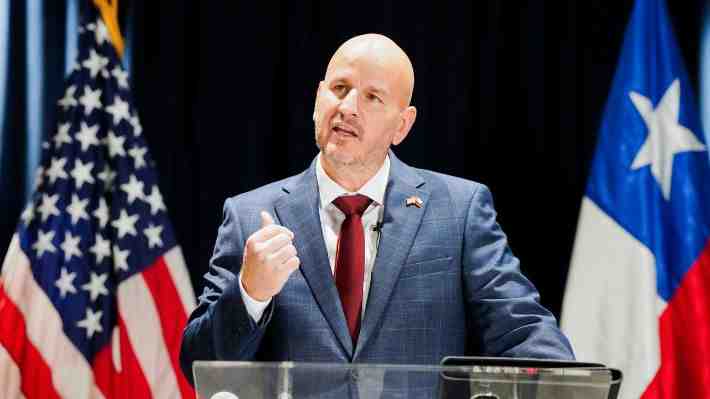 Embajador de EE.UU. en Chile: "Es difícil cuando el jefe de Estado critica constantemente a nuestro presidente"