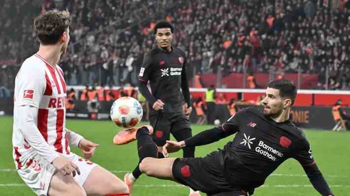 "Gol del año": Mira el espectacular tanto de "escorpión" con que Martin Terrier se lució en la Bundesliga