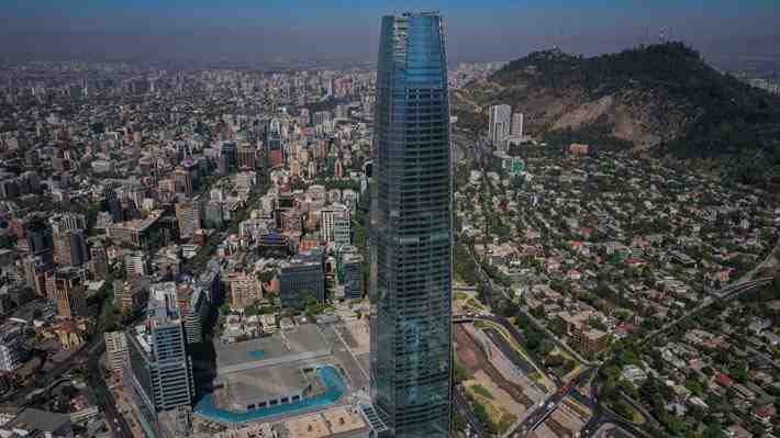 Pobre crecimiento, deterioro fiscal y débil mercado laboral: El Chile económico que recibirá Kast