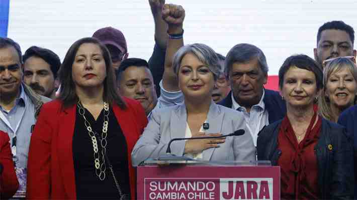 Lágrimas, primeros mea culpas y cánticos contra Kast: El impacto de la derrota en el comando de Jara