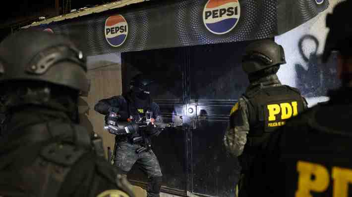 Ingresar comida rápida costaba $80 mil: El catálogo de productos que gendarmes investigados ofrecían a los presos