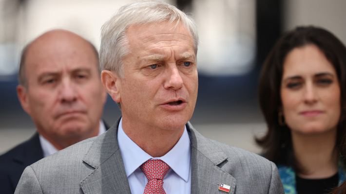 Kast propone sancionar a beneficiarios que dañen bienes públicos