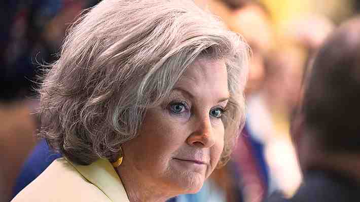 Susie Wiles: La "dama de hielo" de Trump que se mantiene firme en la Casa Blanca pese a sus críticas