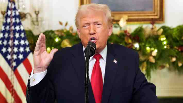 Pese a expectación, Trump omite hablar sobre Venezuela y da conferencia resaltando sus logros y criticando gestión de Biden