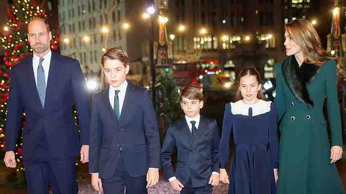 Foto | William, Kate y sus tres hijos comparten un saludo de Navidad con tradicional retrato familiar