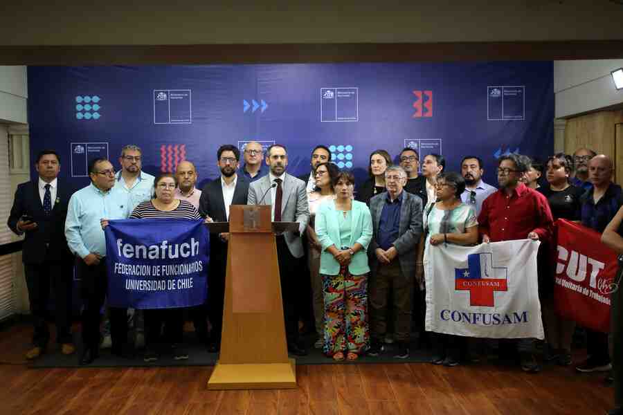 "Quieren dejar el Estado amarrado": Oposición en picada por norma en reajuste al sector público que restringe despidos