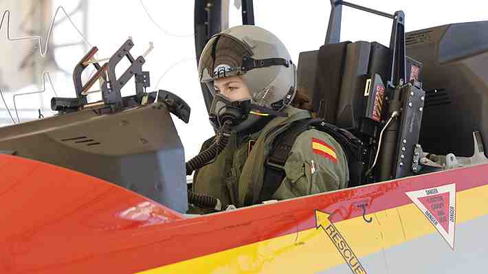 Video | Tras cuatro meses de instrucción, la princesa Leonor realiza su primer vuelo en solitario
