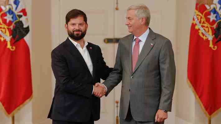 "Amarres" de funcionarios y rol de la primara dama: Las diferencias que tensionan al gobierno entrante y saliente