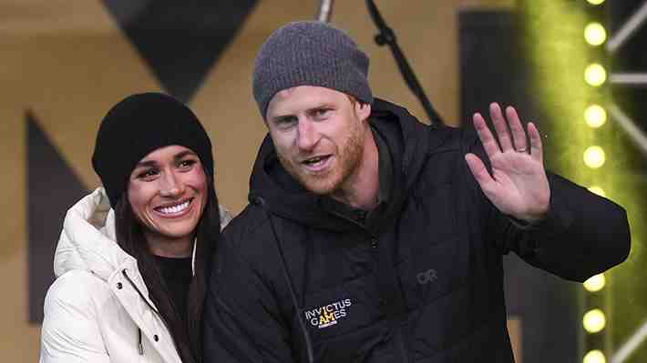Foto | "¡Felices fiestas! De nuestra familia a la tuya": Harry y Meghan comparten saludo con retrato junto a sus hijos