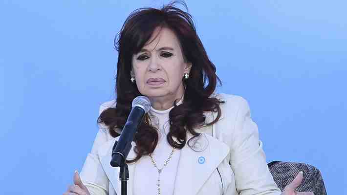 Cristina Fernández es operada de urgencia en Argentina mientras cumple arresto domiciliario