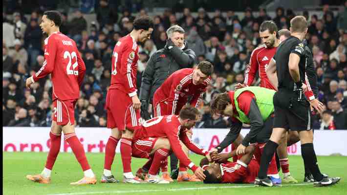 La pesadilla de Alexander Isak, la figura que costó 150 millones de euros al Liverpool... Mira el momento de su grave lesión y la crítica de su DT