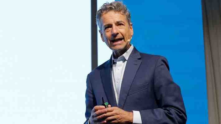 "Es una estupidez sin nombre": Andrés Velasco en picada contra idea de Kast de eliminar las contribuciones