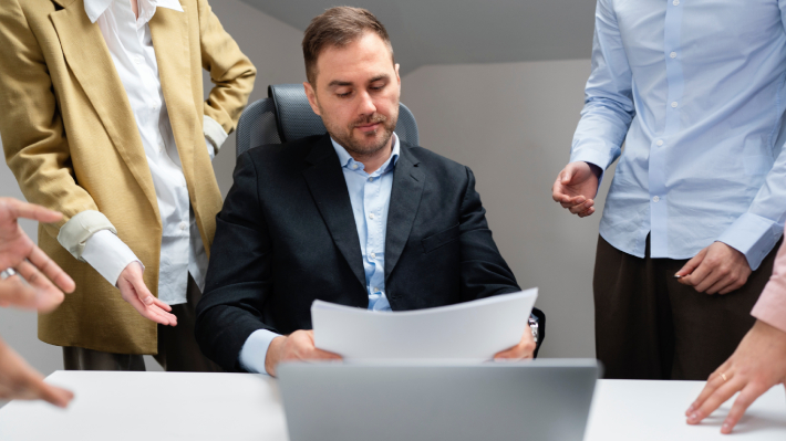 Burocracia y pymes: Cómo sobrevivir a los trámites que más tiempo y recursos consumen a los pequeños negocios