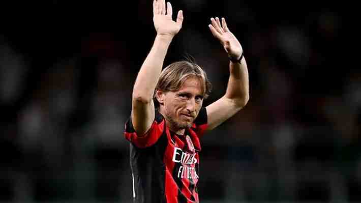 "Juega con un cigarro en la boca", "el mejor fichaje del año": Luka Modric impacta y se luce en Italia con 40 años