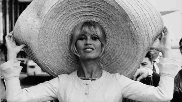 Desde moños altos hasta maquillaje "felino": La huella en la moda que dejó la fallecida Briggite Bardot