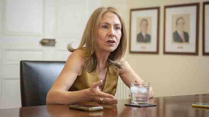 Presidenta de la CPC entra a debate abierto por Velasco: "Las contribuciones debieran ser bastante transversales"