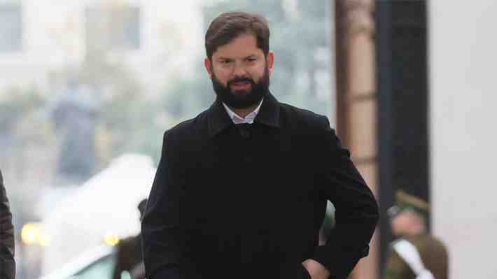 "Pintamos sin permiso, para los que vienen": El comentario de Boric al "Mono González" sobre llenar de murales La Moneda