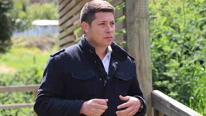 Contraloría destituye a alcalde de Vichuquén por uso de vehículo fiscal: Había sido detenido por conducir ebrio