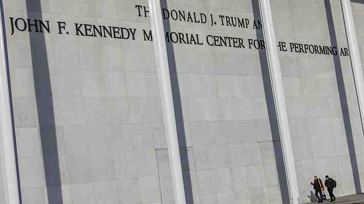 Artistas cancelan sus presentaciones en el Kennedy Center tras ser rebautizado en honor a Donald Trump