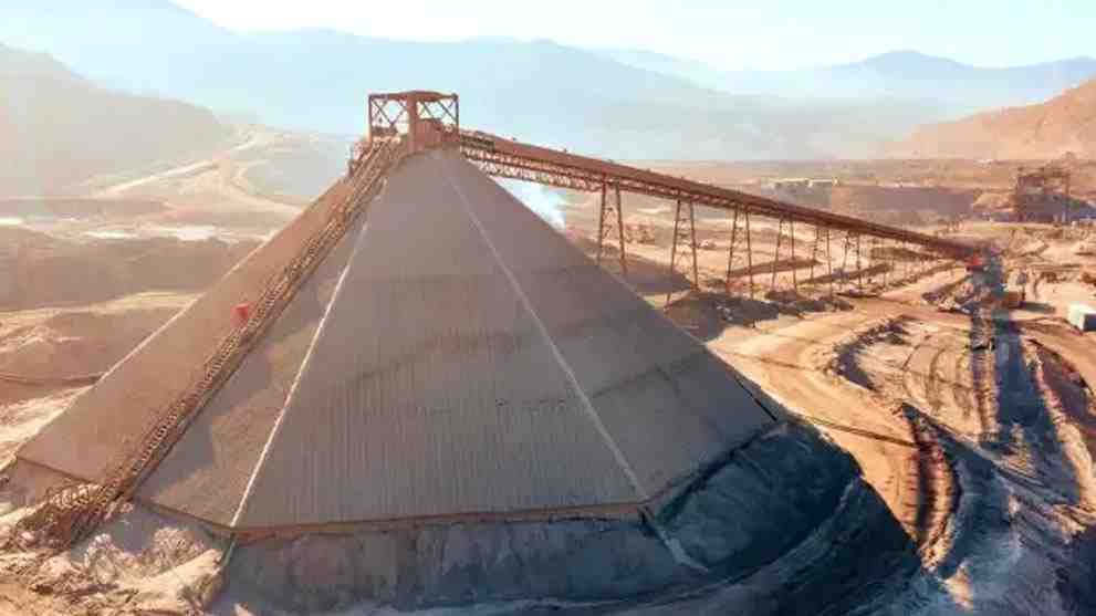 Precio histórico del cobre desata primera huelga en mina chilena y lleva al metal rojo a un nuevo récord