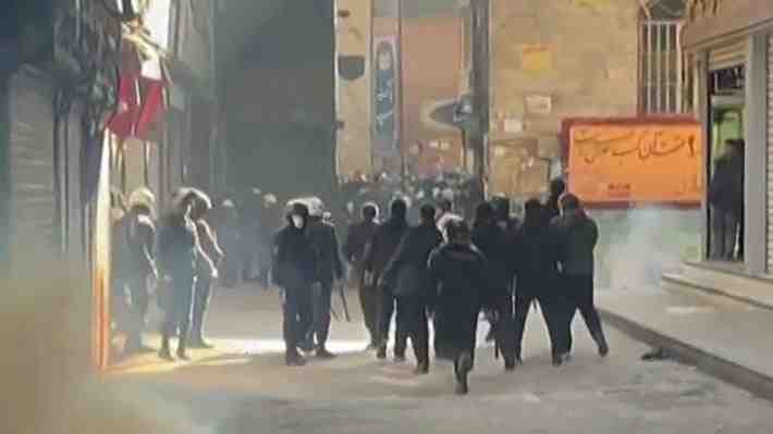 Las intensas protestas que crecen en Irán: 11 días de represión, concentraciones y advertencias