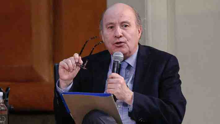 "Figura idónea" vs "mala señal": El juicio de parlamentarios a Jorge Quiroz, quien asumiría en Hacienda