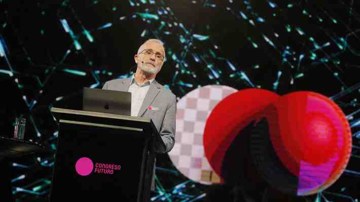 Ramón López de Mántaras, experto en IA: "No es tan inteligente como nos quieren hacer creer, ni tan artificial como parece"