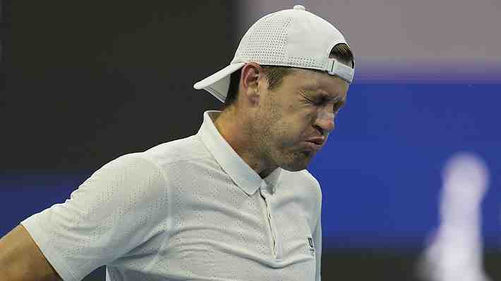Nicolás Jarry sufre otra rotunda derrota y se despide en su debut en la qualy del Abierto de Australia