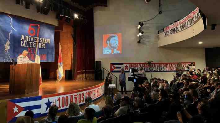 Polémica "conmemoración de la Revolución cubana" en Artes de la U. de Chile: Quién la organizó y sus participantes