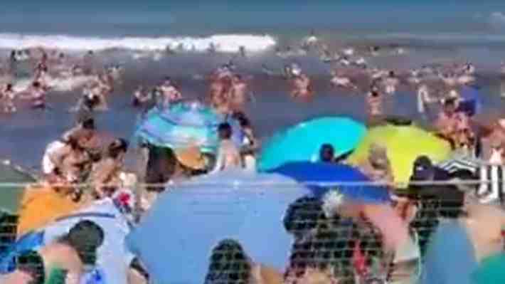 Video: Impacto por ola de 6 metros que dejó un muerto y 35 heridos en playa de Argentina