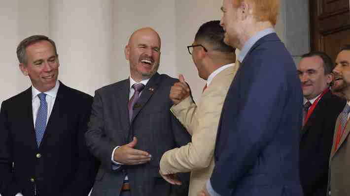 Embajador de EE.UU. responde acusación del PC en el Congreso y su par cubano cancela visita