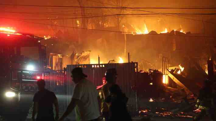 Decretan Estado de Catástrofe para regiones del Biobío y Ñuble por incendios forestales: Hay miles de evacuados