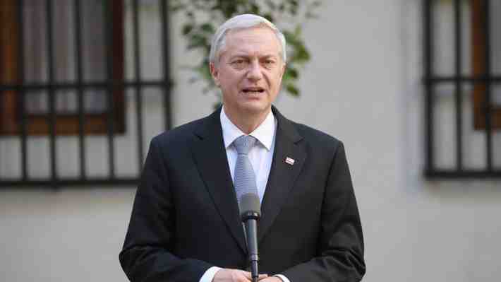 Kast pide apoyar a autoridades en combate de incendios: "No hay espacio para la política en este momento crítico"