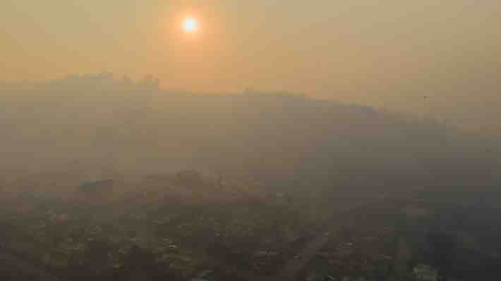 Carabinera está grave tras auxiliar a víctimas de incendios forestales: 25% de su cuerpo resultó quemado