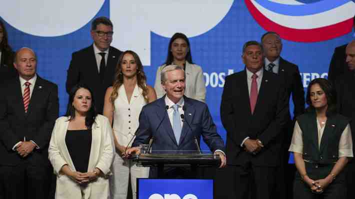 Un anuncio sobrio y la sorpresa de un biministro: Cómo fue la presentación del gabinete de Kast